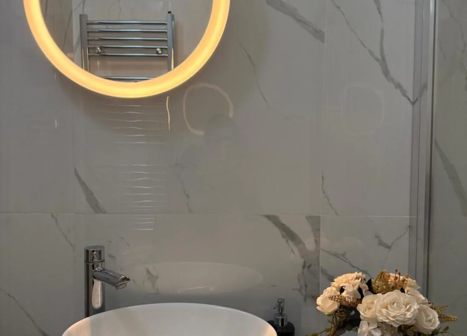 Peony House - 10 Min Duomo Apartment Milan Italy