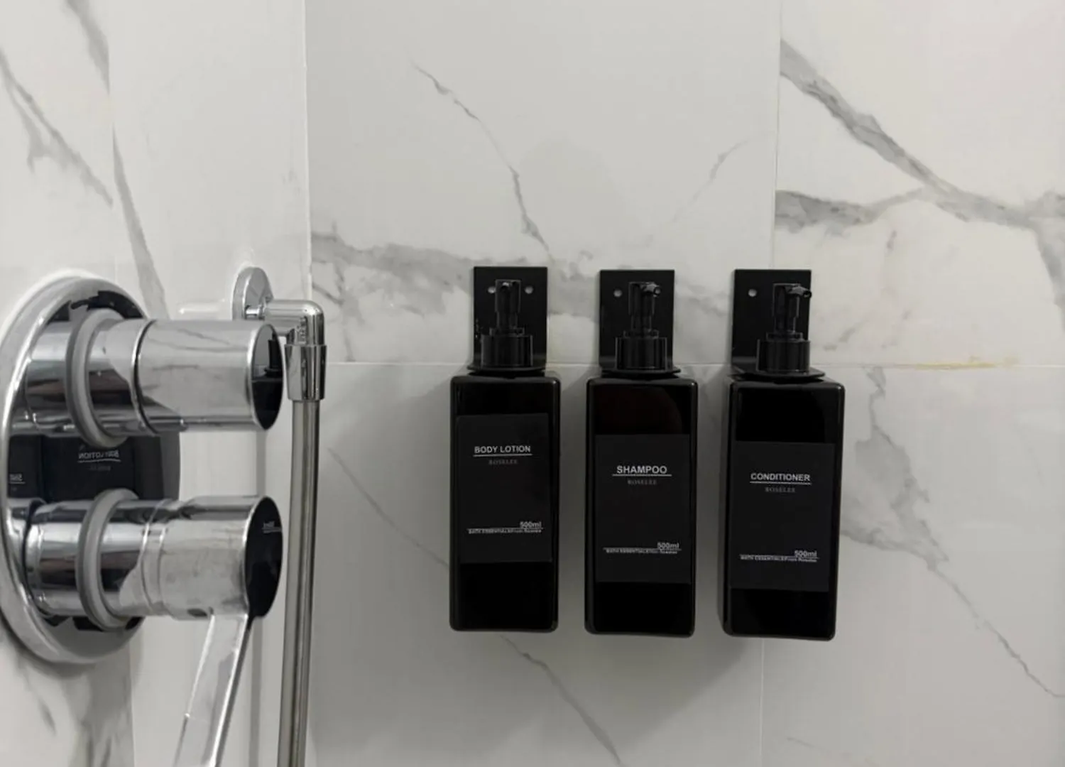 Peony House - 10 Min Duomo Apartment Milan Italy